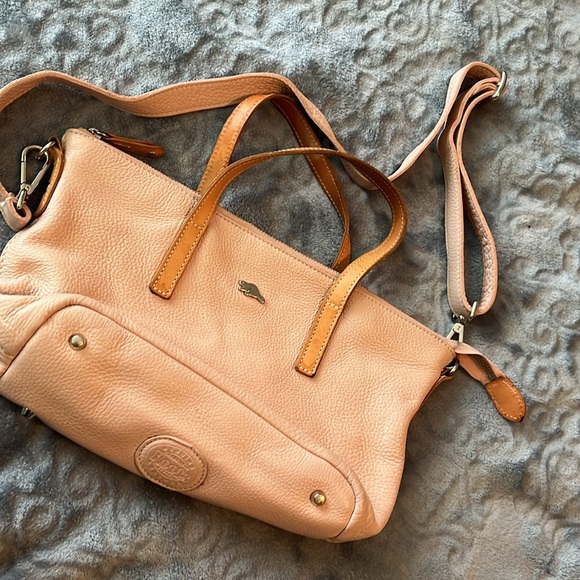 Gorgeous genuine leather Roots bag in light dusty pink - Picture 3 of 10